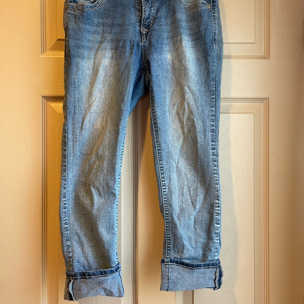 Wallflower Cropped Blue Jeans with Cuff,‎ Size 7